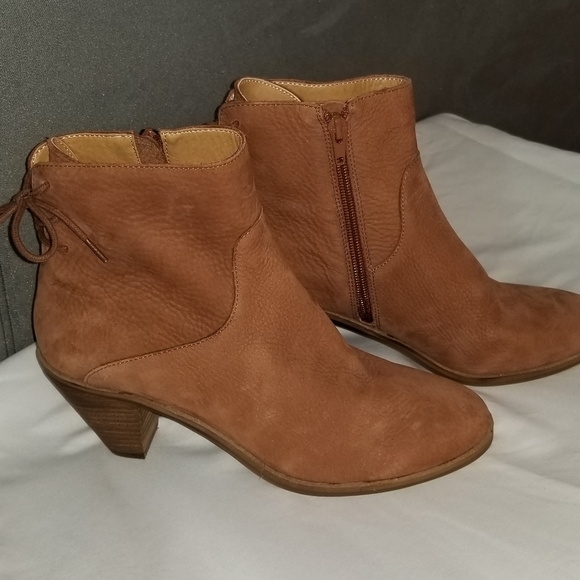 Lucky Brand Shoes - Lucky Brand Brown Suede size 8